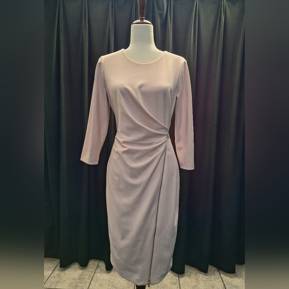 Elegant Women's Dress in Soft Pink